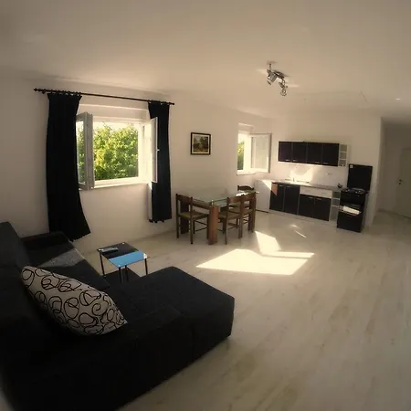 Nina Apartmán