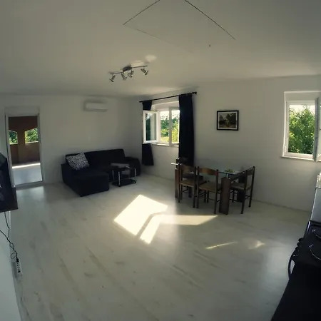 Nina Apartmán Manjadvorci