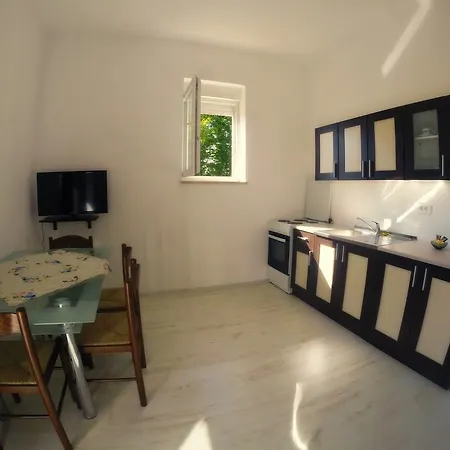 Nina Apartament *